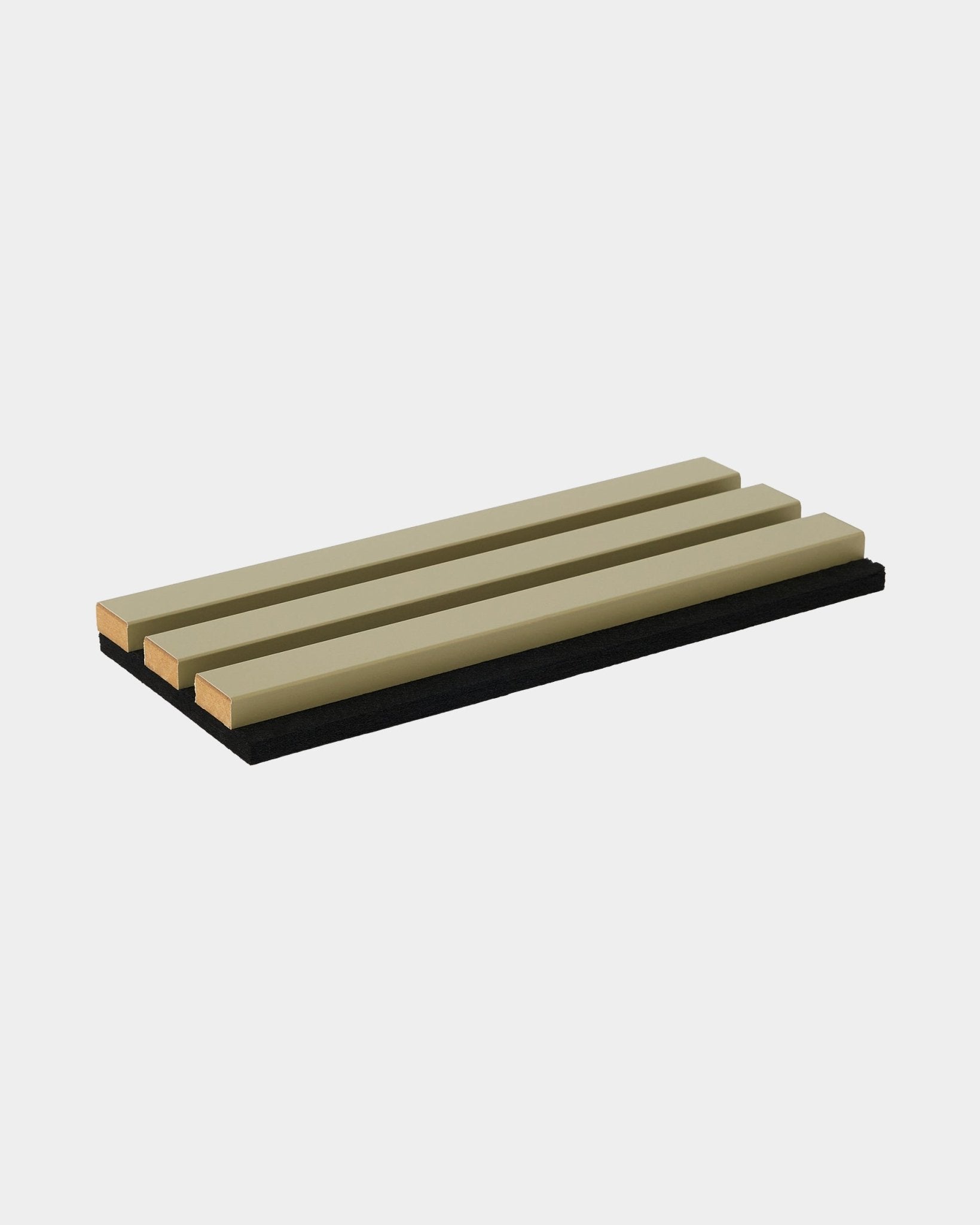 WoodUpp Akupanel Hue sample in Moss: rectangular acoustic panel with three beige wooden slats on a black felt backing, designed for sound absorption.