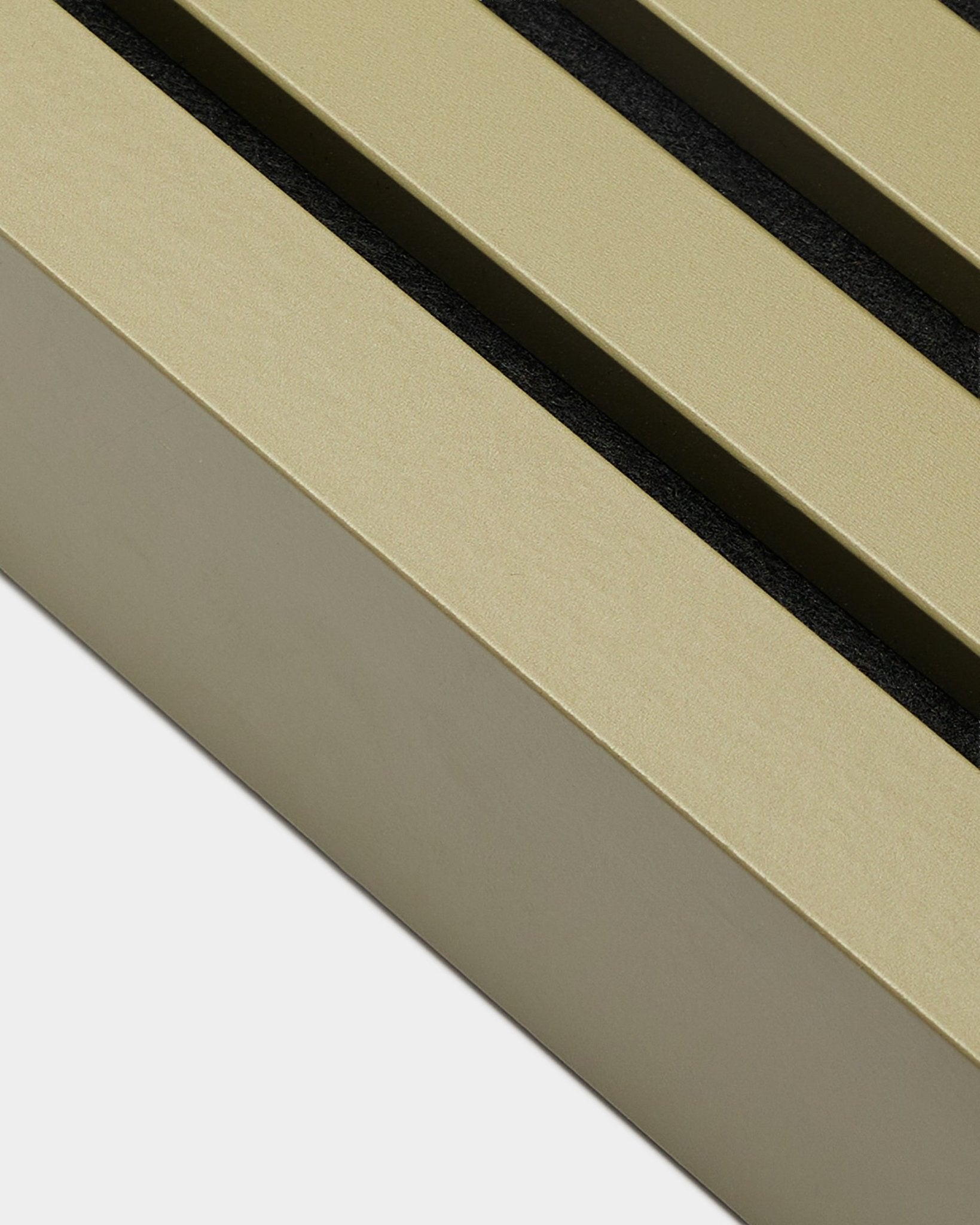 Detail of WoodUpp Akupanel installation product, End lamella in Moss finish, 6.7 cm wide, with a beige MDF frame and black slots on a white background.