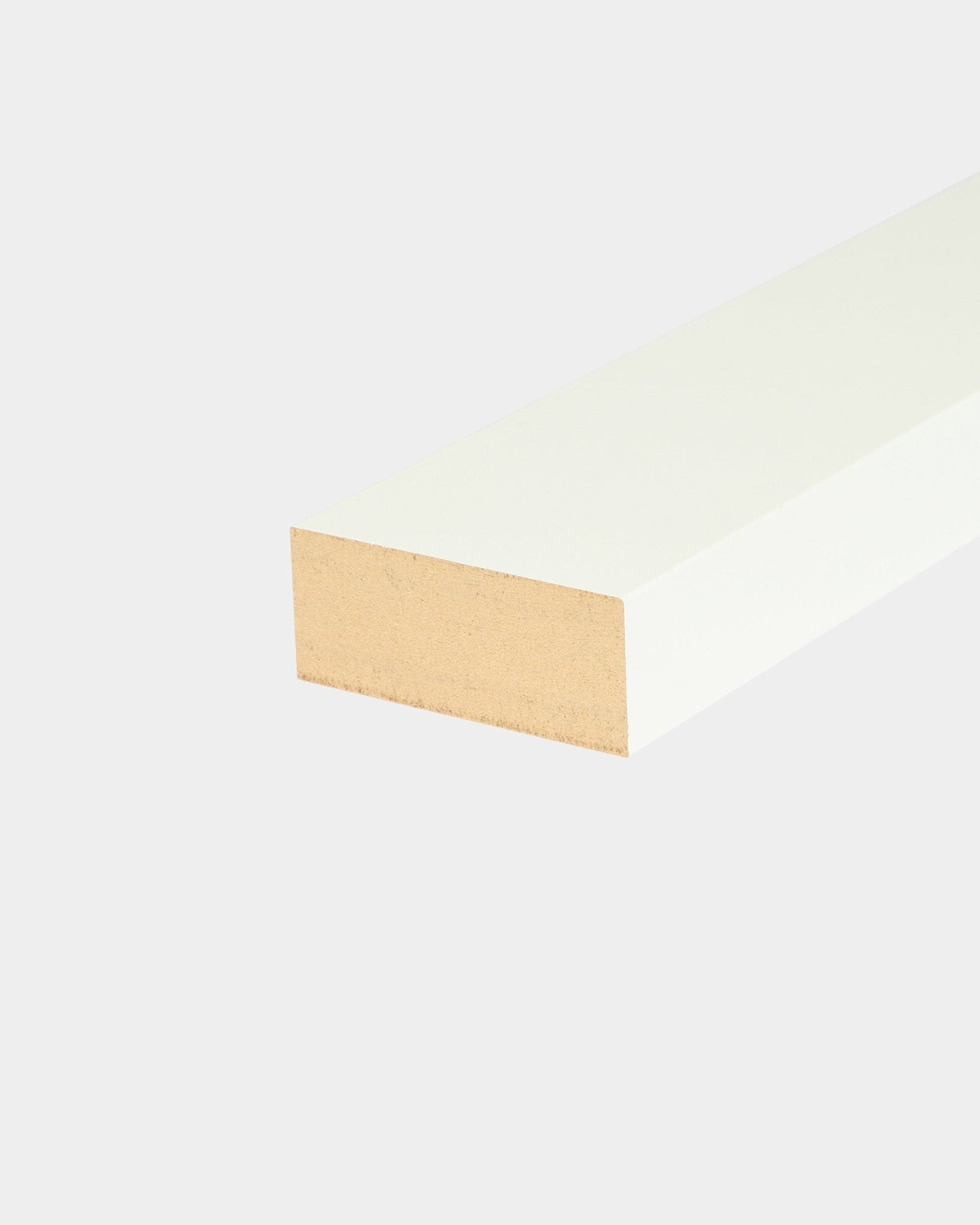 WoodUpp Akupanel end lamella in Snow, 6.7 cm wide white wood with natural edge, designed for finishing MDF frame or acoustic panel wall installations.