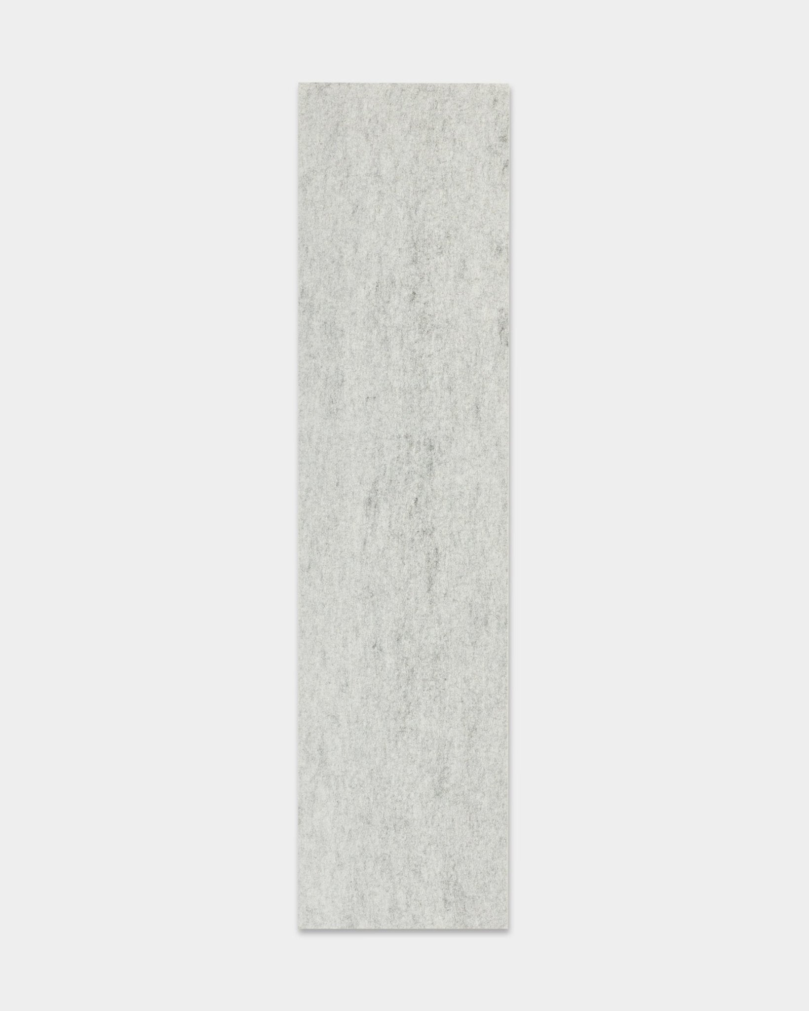 Akupanel monteringstilbehør: Filtplade i grey, 240,1 x 59,8 cm, lavet af genanvendt plast og vist på en enkel hvid baggrund.