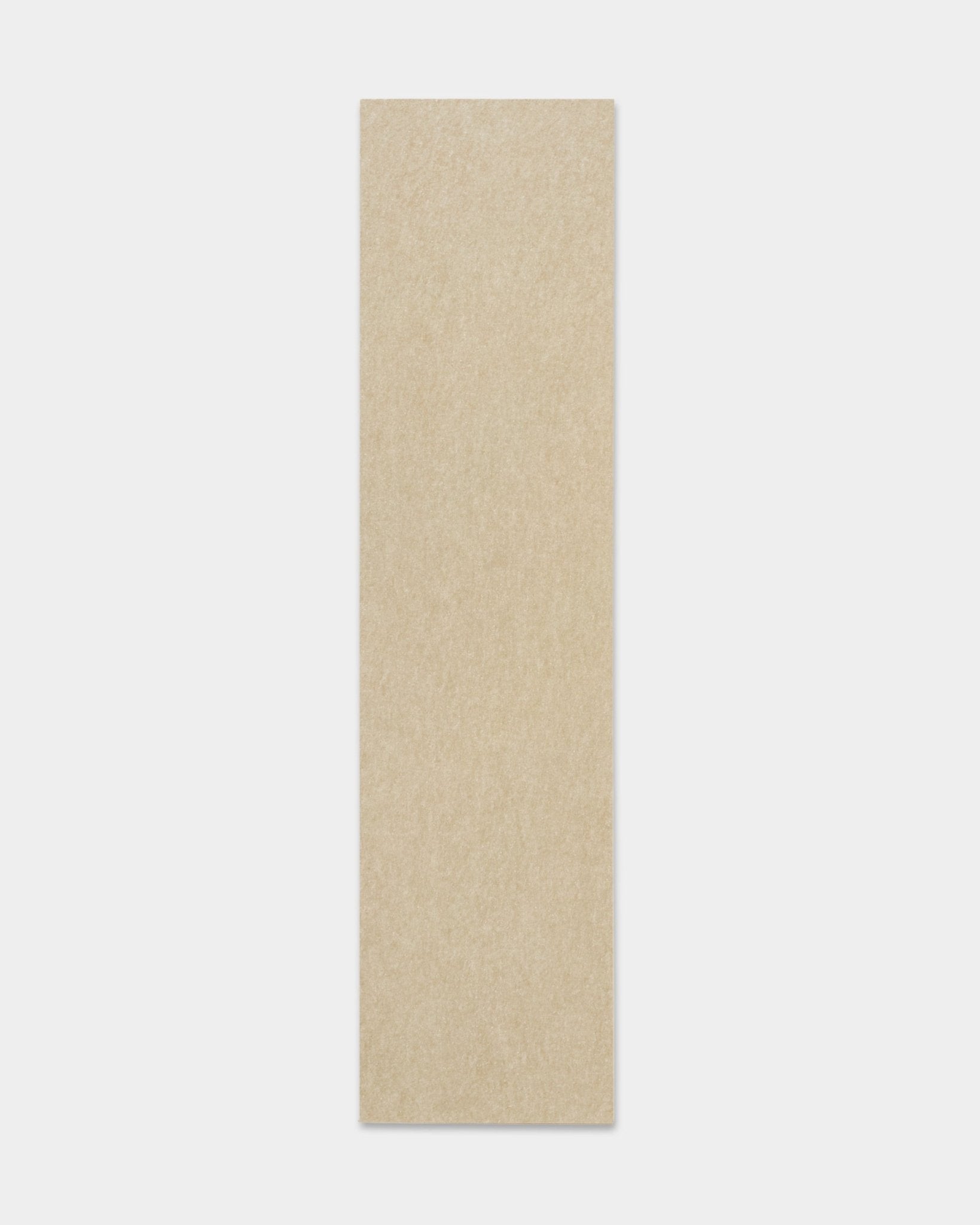 Akupanel Akustikpanel fra WoodUpp, 240,1 x 59,8 cm, med beige akustikfilt på bagsiden, rektangulær form, vist mod en hvid baggrund.