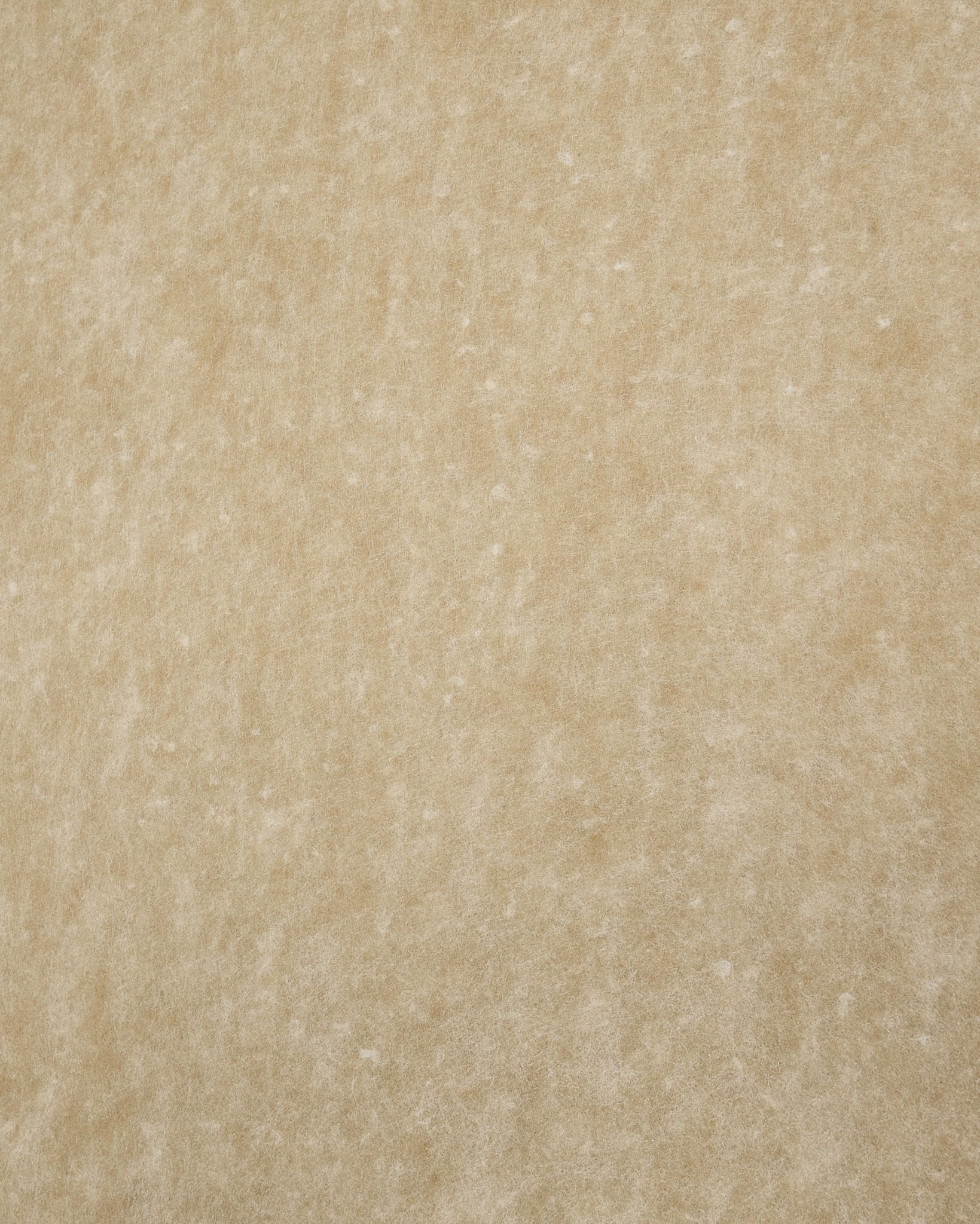 Nærbillede af WoodUpp akustikfilt i beige (240,1 x 59,8 cm), der fremhæver den subtile struktur og er velegnet til udskiftning af Akupanel eller akustiske installationer.